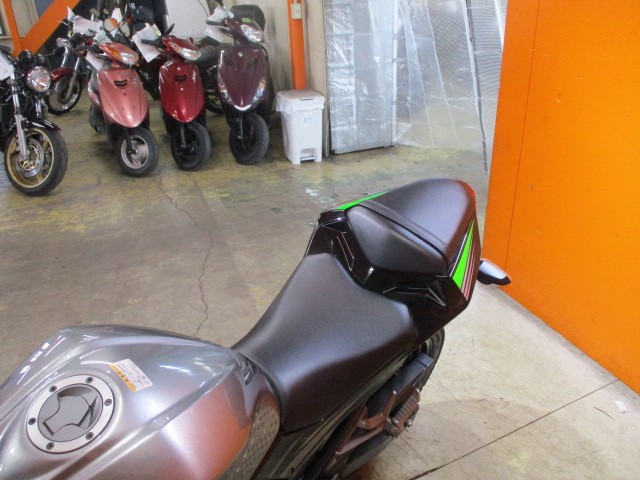 シートもこの通り破れもなければへたりもありません！来店が難しい場合にはお電話にて通販も可能ですよ！